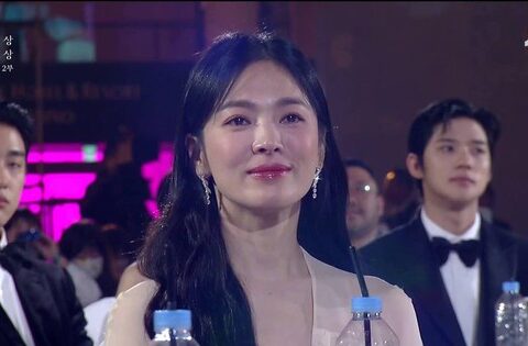 Nước mắt của Song Hye Kyo viral khắp Baeksang 2023: Nhìn dàn The Glory thắng giải …