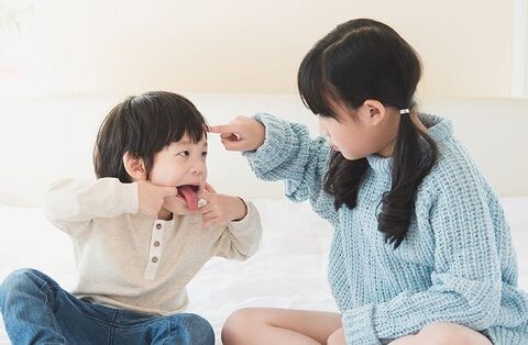 Trong gia đình có 2 con, cha mẹ kiên quyết làm 5 điều này thì con cái hòa thuận