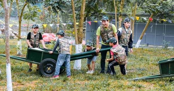 Ba mẹ rủ nhau cho con trải nghiệm một ngày làm chiến sĩ giúp bé học kĩ năng sống và rèn luyện ý thức kỷ luật