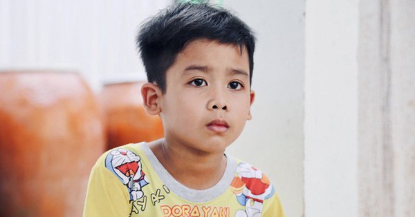 Xót xa cảnh bé trai 7 tuổi bị bỏng khắp người mà ông bà …