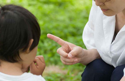 “Sao con dốt thế!”: Câu nói “hủy hoại” ý chí của trẻ mà nhiều bố mẹ hay dùng, bỏ ngay kẻo hại con