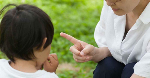 “Sao con dốt thế!”: Câu nói “hủy hoại” ý chí của trẻ mà nhiều bố mẹ hay dùng, bỏ ngay kẻo hại con