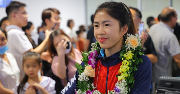 “Hot girl” Thanh Nhã: “Mẹ và bà em không …