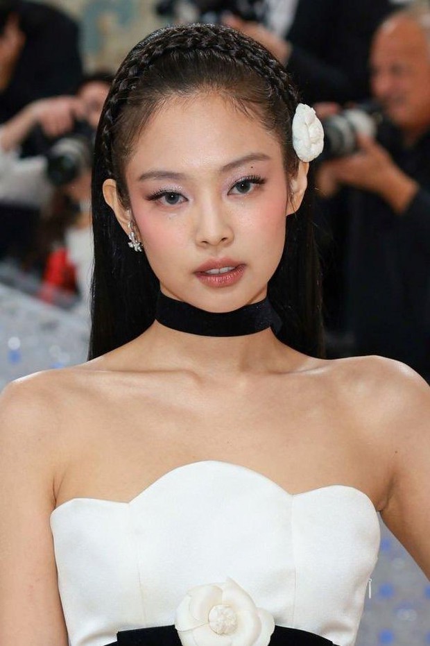 Jennie (BLACKPINK) hoá “chiến thần visual” ở Met Gala 2023: Góc cận xuất sắc đến độ cam thường và ống kính tử thần chịu thua - Ảnh 8.