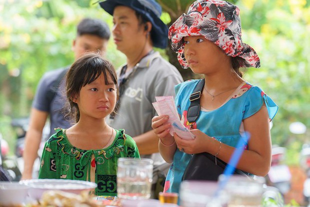 Diễn viên quyền lực nhất Lật Mặt 6: Lý Hải phải dẫn đi trải nghiệm thực tế, khiến bạn diễn bị dọa cắt lương - Ảnh 1.