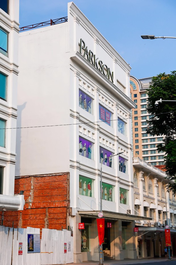 Nhìn lại TTTM Parkson Đồng Khởi nổi tiếng một thời của giới trẻ, số phận khu UNIQLO sầm uất sẽ ra sao? - Ảnh 2.