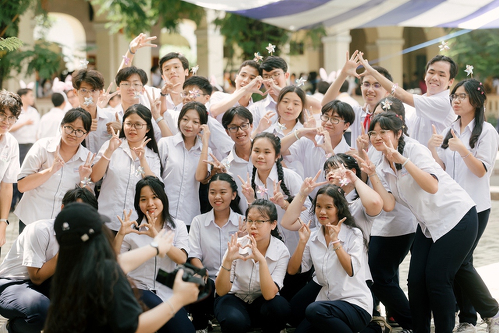 Ngày ra trường của học sinh chuyên Lê Hồng Phong luôn hạnh phúc: Quậy hết mình nhưng khóc cũng hết nước mắt! - Ảnh 4.