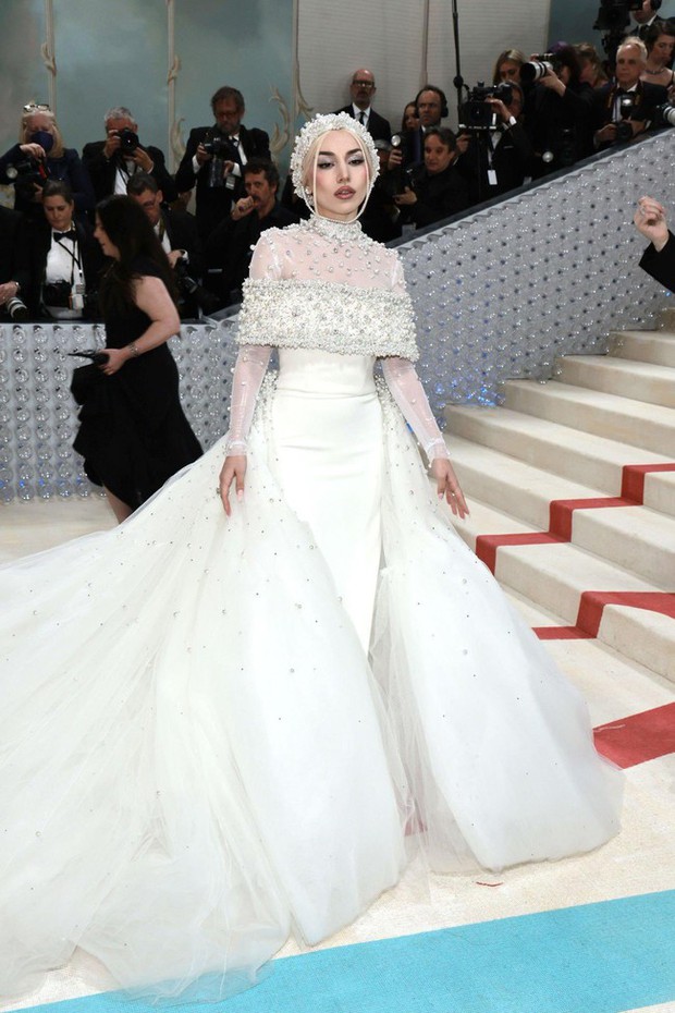 Met Gala 2023: Anne Hathaway xứng danh nữ thần, Rihanna đến muộn vẫn tạo spotlight, biệt đội châu Á có ăn đứt hội IT Girl quốc tế? - Ảnh 21.