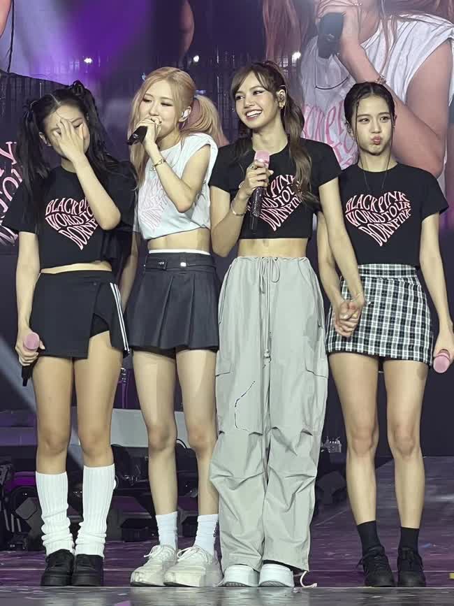 Concert BLACKPINK hóa thảm họa: Khán giả chấm âm điểm, còn gọi đây là đêm nhạc tệ hại nhất lịch sử - Ảnh 4.