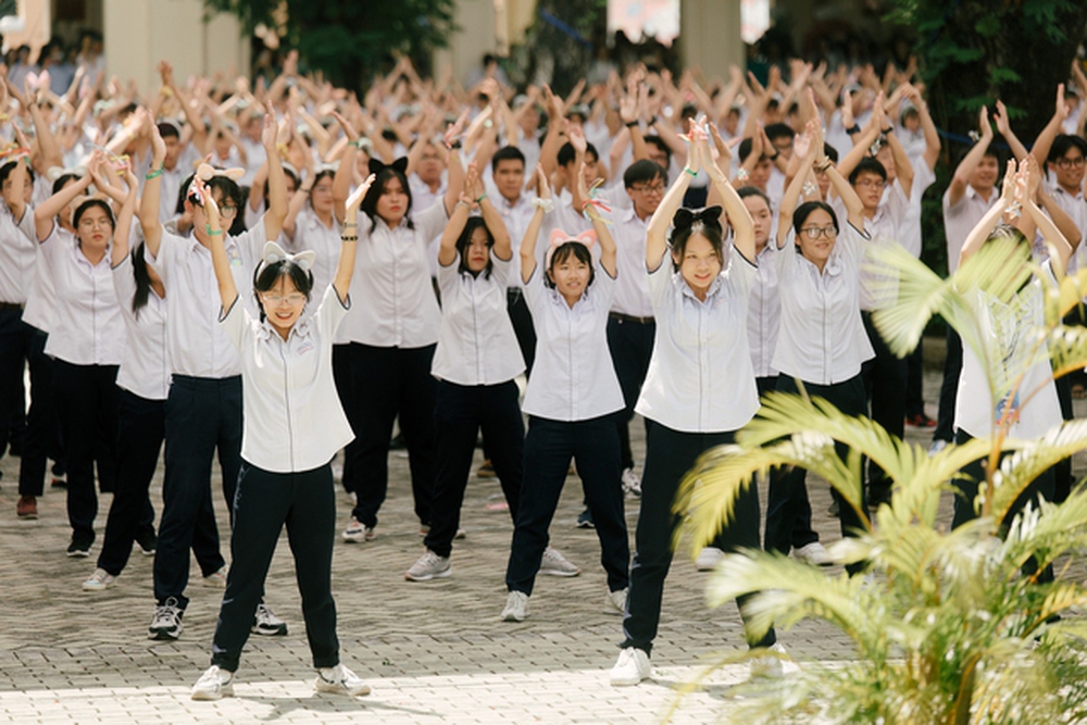 Ngày ra trường của học sinh chuyên Lê Hồng Phong luôn hạnh phúc: Quậy hết mình nhưng khóc cũng hết nước mắt! - Ảnh 2.