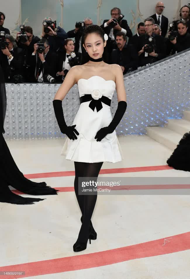 Jennie (BLACKPINK) hoá “chiến thần visual” ở Met Gala 2023: Góc cận xuất sắc đến độ cam thường và ống kính tử thần chịu thua - Ảnh 2.