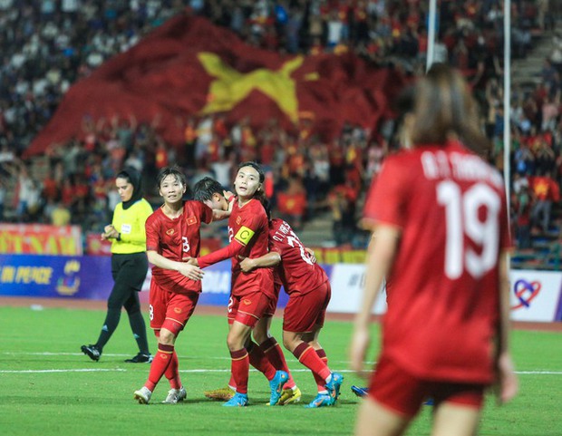 Đánh bại chủ nhà Campuchia 4-0, ĐT nữ Việt Nam thẳng tiến vào chung kết SEA Games 32 - Ảnh 7.