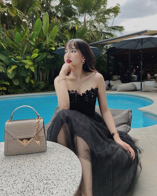 Hot girl trường Kinh tế chuẩn con nhà người ta: Xinh đẹp, lại học giỏi - Ảnh 3.