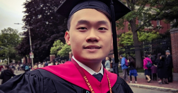 Thạc sĩ Harvard cảm ơn mẹ vì đã tin con có thể vào Ams