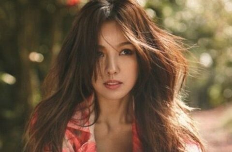 Khán giả bức xúc khi Lee Hyori bị chê “ăn mày quá khứ”