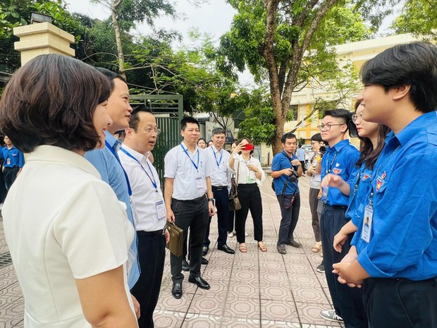 Hà Nội bắt đầu kỳ thi vào lớp 10 với tỉ lệ chọi khắc nghiệt - Ảnh 19.