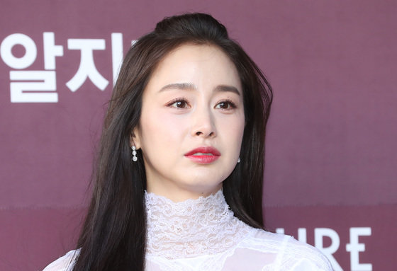 Nhan sắc Kim Tae Hee ở phim đầu tay gây sốt trở lại, đẹp thế nào mà được tuyển thẳng ngay trên đường? - Ảnh 1.