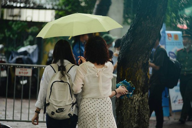 Hơn 1 triệu thí sinh bước vào buổi thi đầu tiên với môn Văn: Tác phẩm nào sẽ được gọi tên? - Ảnh 6.