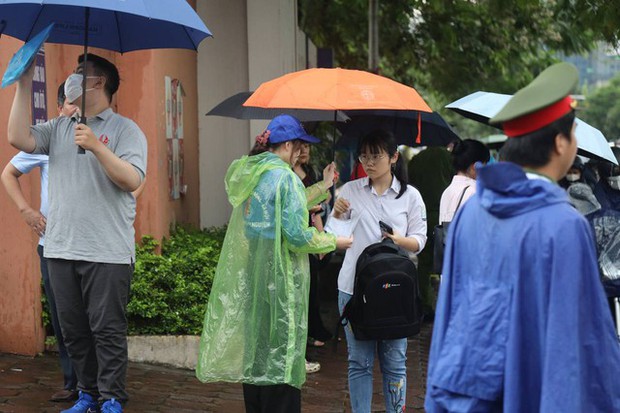 Hơn 1 triệu thí sinh bước vào buổi thi đầu tiên với môn Văn: Tác phẩm nào sẽ được gọi tên? - Ảnh 4.