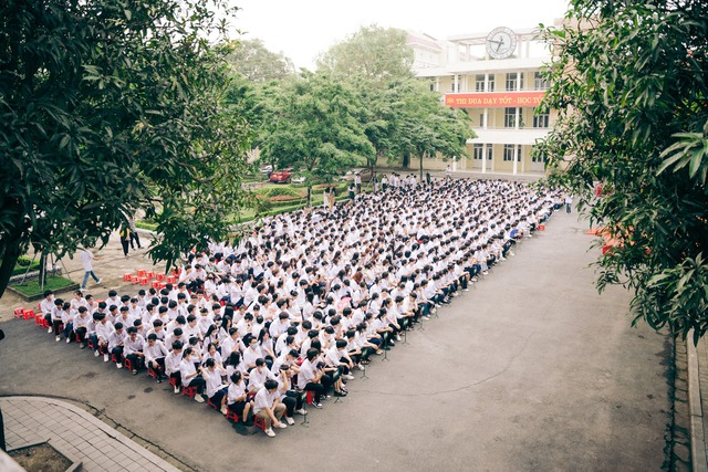 Lễ bế giảng tại ngôi trường hàng đầu miền Trung: Dàn nam thanh nữ tú nói lời tạm biệt trước thời khắc chia xa - Ảnh 3.