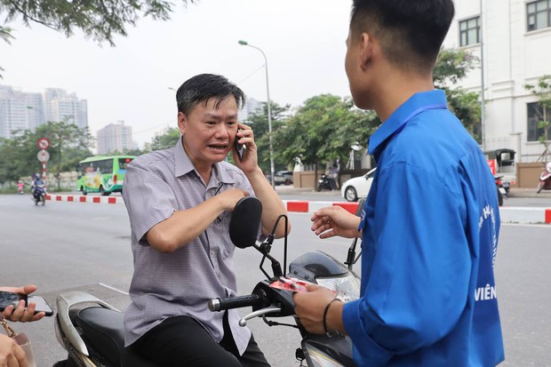 Thi vào lớp 10 môn Toán: Nhiều thí sinh quên máy tính, compa - Ảnh 7.