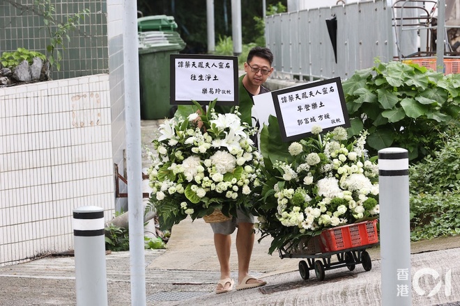 Tang lễ người mẫu Thái Thiên Phượng: Trang trí bằng màu hồng, gia đình có chia sẻ bất ngờ - Ảnh 5.