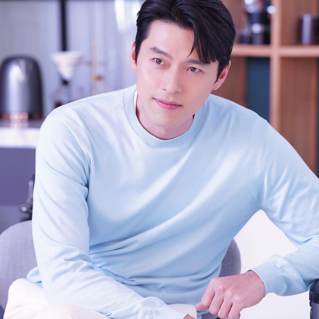 Hyun Bin gây sốt với vẻ ngoài cực phẩm, được bắt gặp đưa nhân vật đặc biệt tới nơi làm việc - Ảnh 2.