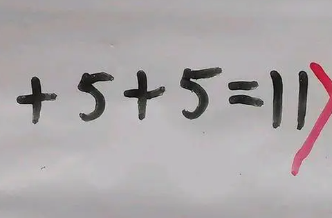 Bài Toán 1+5+5=11 của con bị gạch sai khiến phụ huynh “đau đầu”