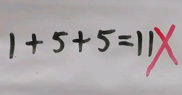 Bài Toán 1+5+5=11 của con bị gạch sai khiến phụ huynh “đau đầu”