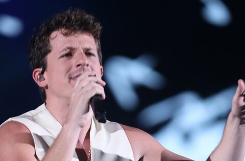 Nổi da gà nghe Charlie Puth hát We Don