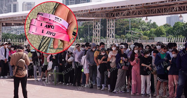 Fan xếp hàng dài đổi vòng tay concert BLACKPINK dưới nắng gắt