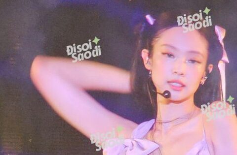 Jennie mang SOLO remix đến Born Pink Hà Nội, nhan sắc quyến rũ lập tức đốn tim fan!