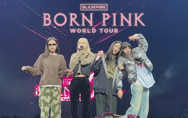 Kiếp nạn concert BLACKPINK tại Việt Nam: Thời gian gấp rút, vỡ trận mua bán vé, sân khấu dựng đúng ngày bão số 1 đổ bộ - Ảnh 6.