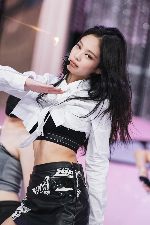 Jennie trải lòng về những chỉ trích lười diễn trên sân khấu, chia sẻ việc từng ghét làm rapper và mặt tối của sao Kpop! - Ảnh 1.