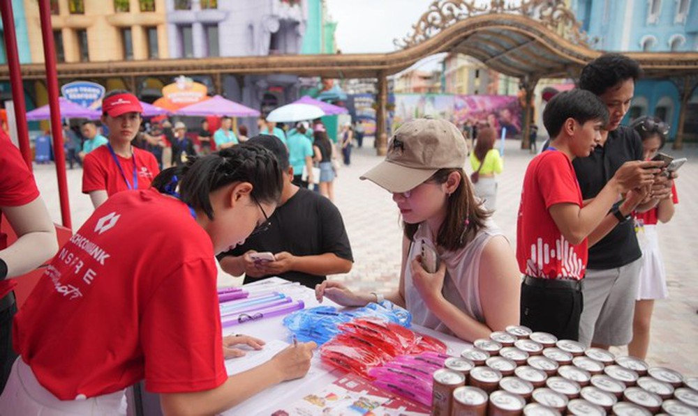 Linda Ngô - Phong Đạt cùng dàn trai xinh gái đẹp xúng xính tại siêu nhạc hội 8Wonder, loạt hoạt động có 1-0-2 không kém festival quốc tế! - Ảnh 15.