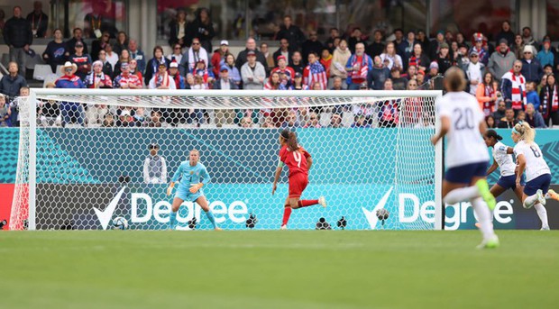 World Cup 2023: Những cô gái kim cương Việt Nam thi đấu kiên cường trước đương kim vô địch thế giới - Ảnh 10.