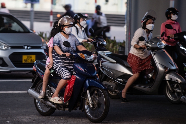 Cầu vượt chữ C Chùa Bộc - Phạm Ngọc Thạch thông xe: Vẫn còn cảnh ùn tắc kéo dài vào giờ cao điểm - Ảnh 9.