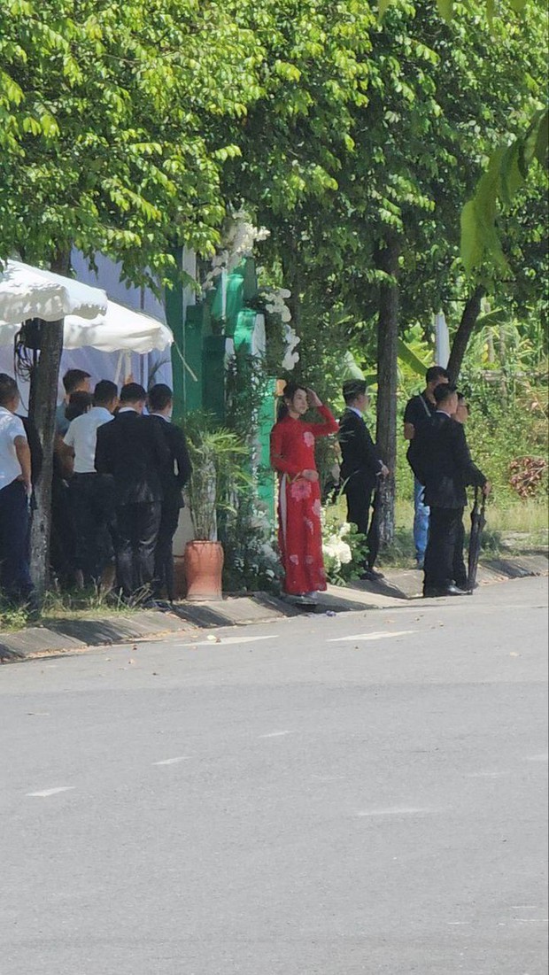 Những hình ảnh đầu tiên trong lễ ăn hỏi Phương Oanh - Shark Bình: Cô dâu lộ diện, Hoa hậu Ngọc Hân góp mặt! - Ảnh 7.