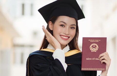 Á hậu Minh Thư rạng rỡ trong ngày tốt nghiệp đại học