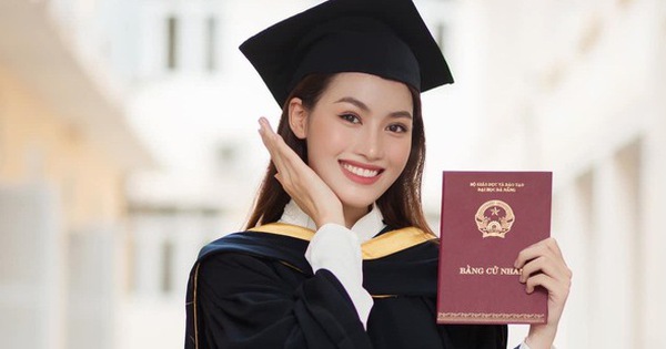 Á hậu Minh Thư rạng rỡ trong ngày tốt nghiệp đại học