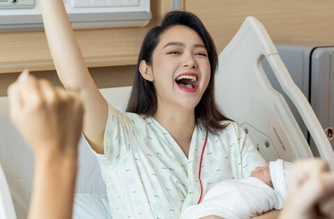 Minh Hằng thông báo sinh con trai đầu lòng