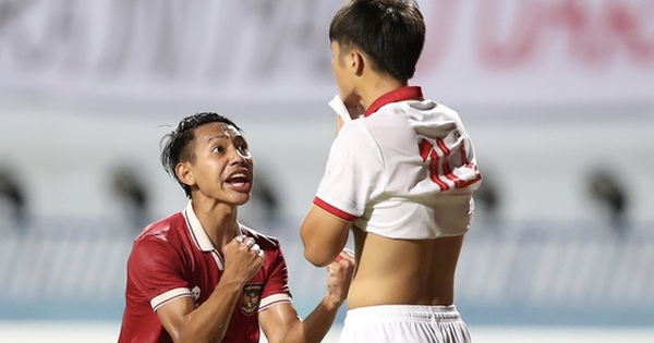 Quốc Việt ôm mặt tiếc nuối vì sút hỏng penalty, cầu thủ U23 Indonesia sung …