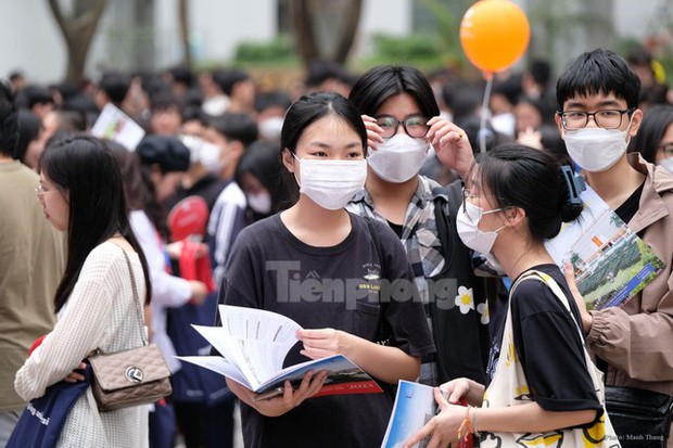 Nóng: Lùi thời gian công bố điểm chuẩn đại học - Ảnh 1.