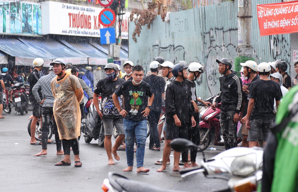 Hàng trăm thanh niên hào hứng giật cô hồn ngày Rằm tháng 7 ở TPHCM - Ảnh 15.