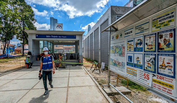 Hoàn thành hơn 99%, ga Trung tâm Bến Thành của tuyến Metro TP.HCM đẹp như mơ - Ảnh 2.