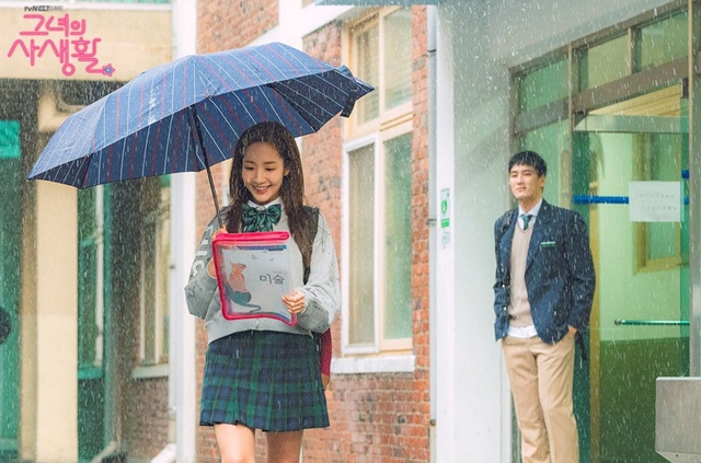 Bạn trai Jisoo (BLACKPINK) từng cặp kè loạt mỹ nhân đình đám: Từ bản sao Song Hye Kyo đến nữ hoàng dao kéo xứ Hàn - Ảnh 5. Bạn trai Jisoo (BLACKPINK) từng cặp kè loạt mỹ nhân đình đám: Từ bản sao Song Hye Kyo đến nữ hoàng dao kéo xứ Hàn - Ảnh 5.