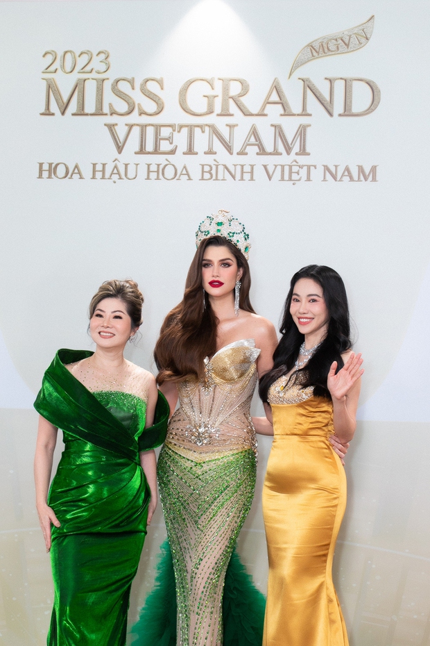 Dàn sao khủng đổ bộ Chung kết Miss Grand Vietnam: Trường Giang hộ tống Nhã Phương, Thùy Tiên - Phương Nhi đọ sắc nét căng - Ảnh 15.