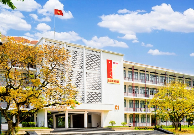 Toàn cảnh điểm chuẩn đại học năm 2023: Nhóm ngành công nghệ lên ngôi, xuất hiện ngành tăng gần 11 điểm! - Ảnh 1.