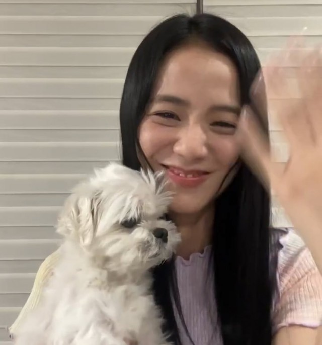 Jisoo (BLACKPINK) lần đầu lộ diện sau tin hẹn hò Ahn Bo Hyun: Thái độ của cô gái đang yêu có khác! - Ảnh 6.