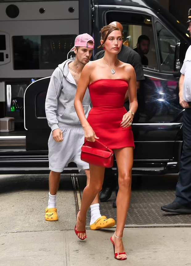 Justin Bieber tháp tùng Hailey đi sự kiện, diện mạo xuề xòa đối lập vợ - Ảnh 3.